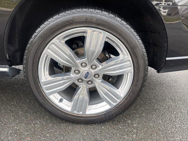 Used 2024 Ford Expedition Platinum image 11