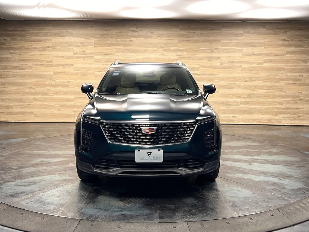 Used 2024 Cadillac XT4 Luxury w/ Cold Weather Package image 17