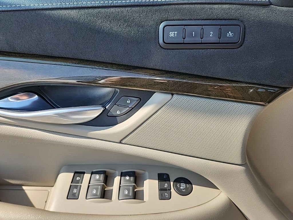 Certified 2018 Cadillac Escalade Premium Luxury AWD/4WD image 32