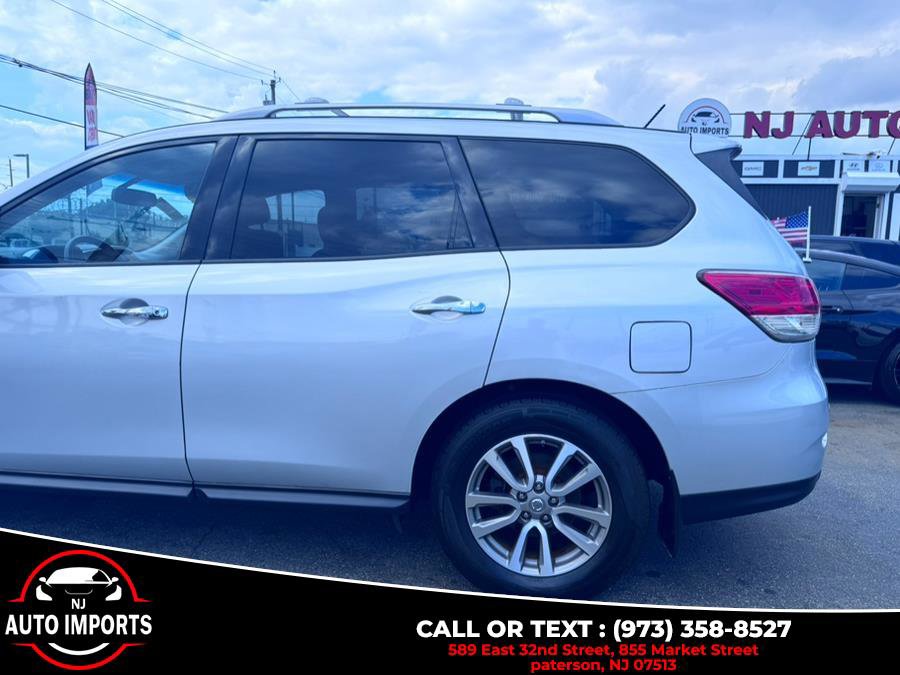 Used 2015 Nissan Pathfinder SV w/ Trailer Tow Package image 9
