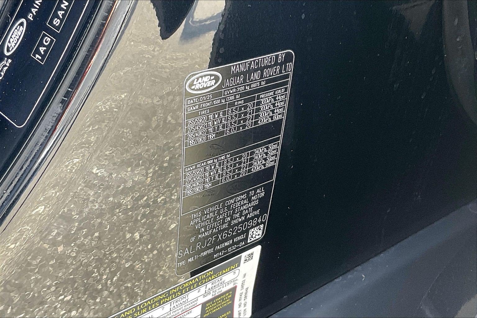 Certified 2025 Land Rover Discovery S AWD/4WD image 32