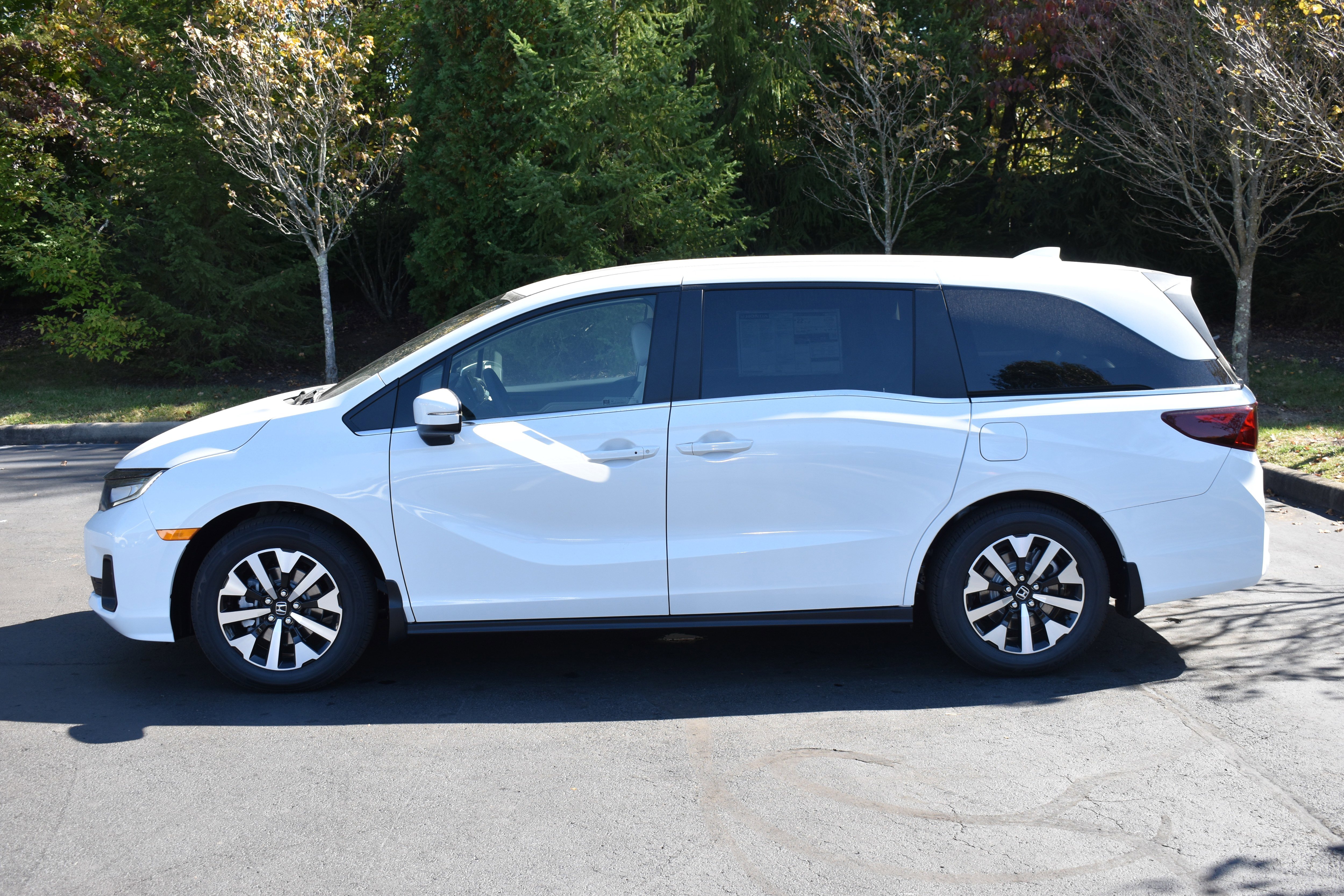 New 2025 Honda Odyssey EX-L image 4