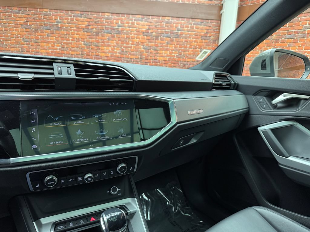 Used 2025 Audi Q3 2.0T Premium AWD/4WD image 19