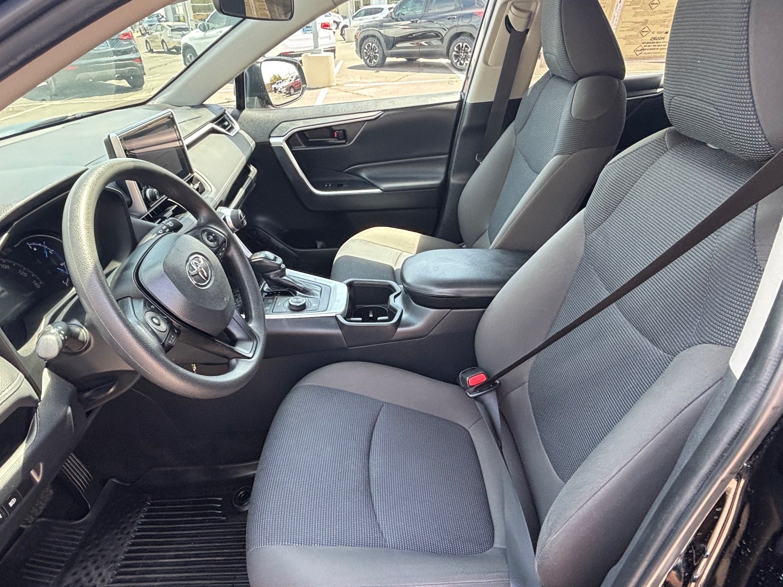 Used 2023 Toyota RAV4 LE AWD/4WD image 21