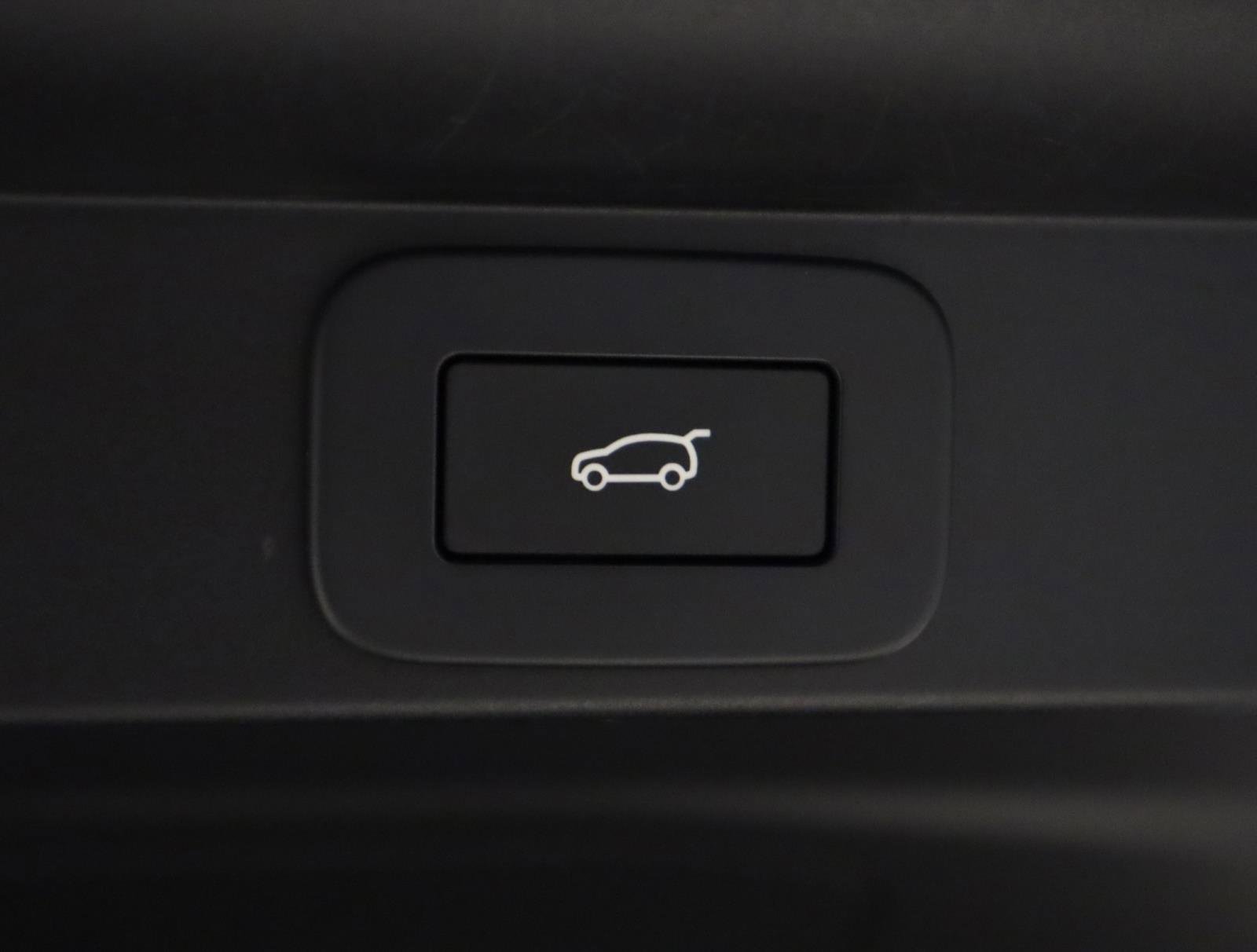 Used 2024 Land Rover Range Rover SE image 12