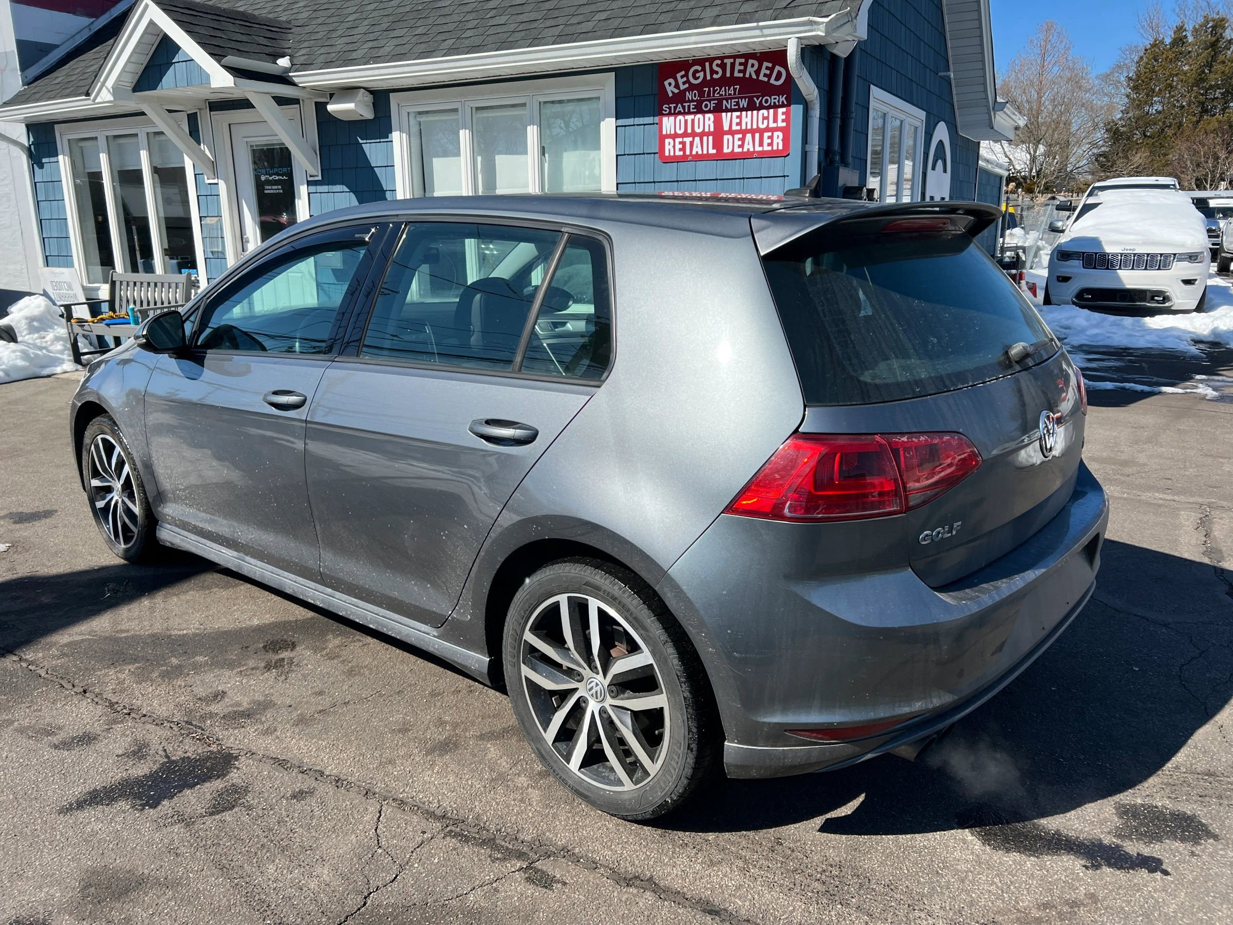 Used 2015 Volkswagen Golf SE w/ Golf Sport Package image 3