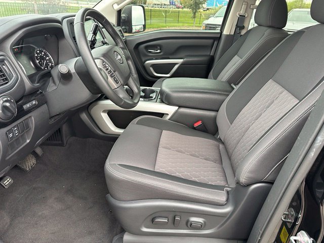 Used 2024 Nissan Titan SV w/ SV Convenience Package RWD image 13