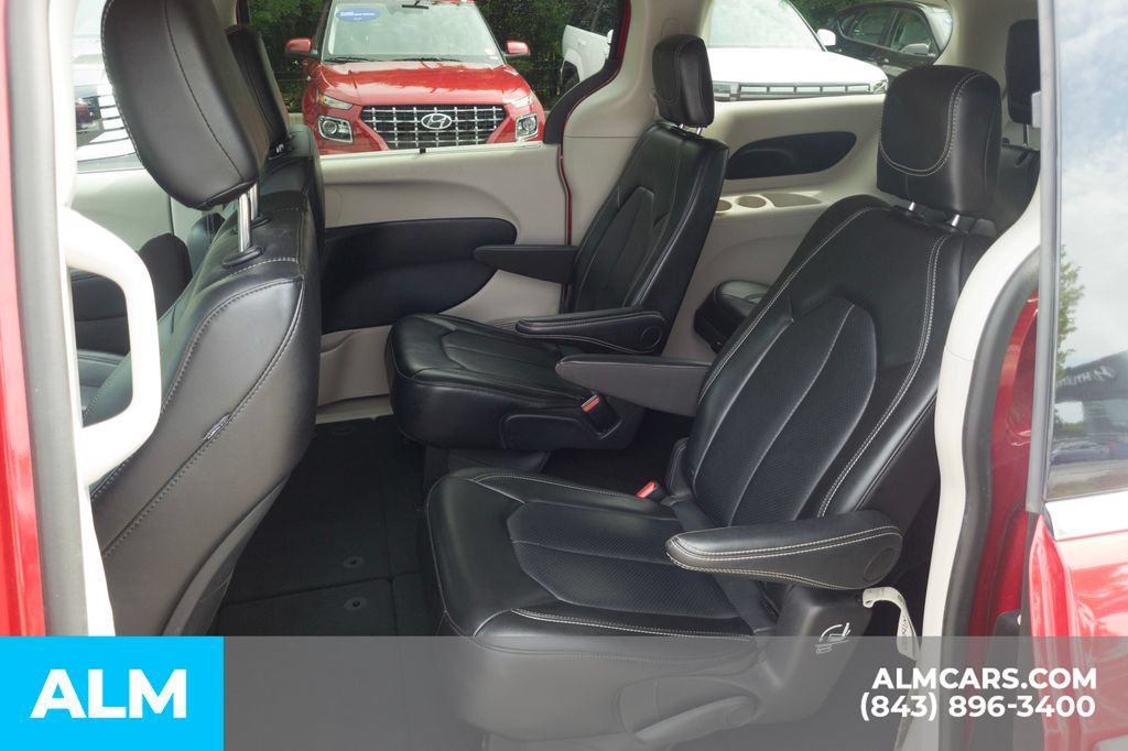 Used 2024 Chrysler Pacifica Touring-L FWD image 17