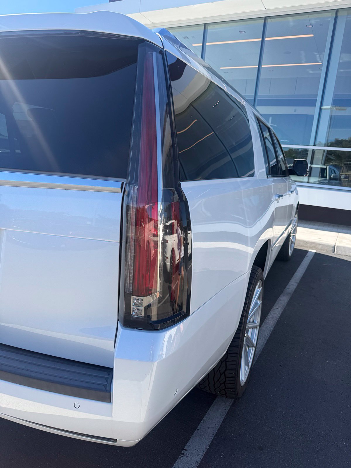 Used 2019 Cadillac Escalade ESV Premium Luxury RWD image 9