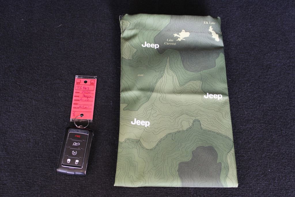 Used 2025 Jeep Grand Cherokee Altitude AWD/4WD image 30