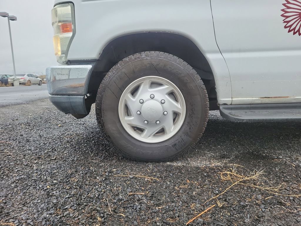 Used 2011 Ford E-350 and Econoline 350 XLT image 11