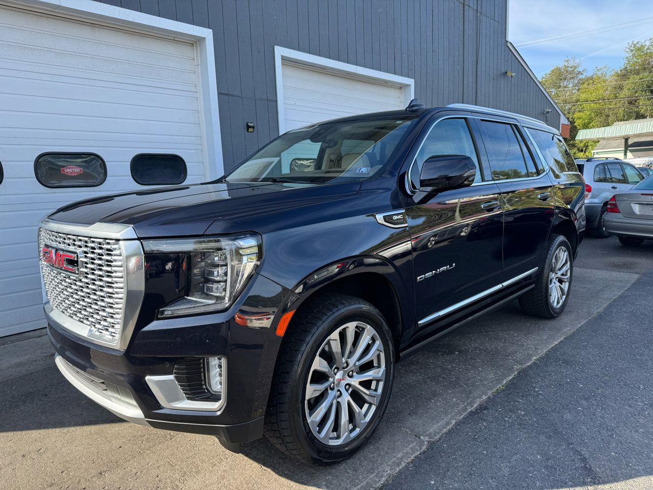 Used 2021 GMC Yukon Denali w/ Denali Ultimate Package image 1
