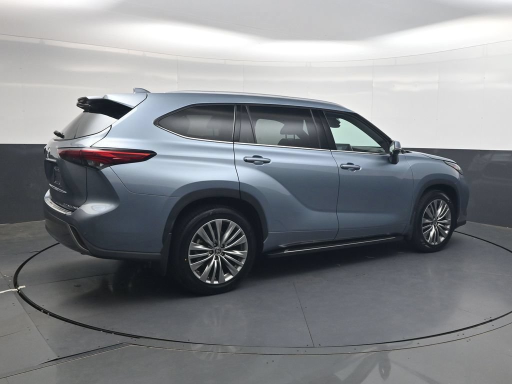 Used 2022 Toyota Highlander Platinum AWD/4WD image 4
