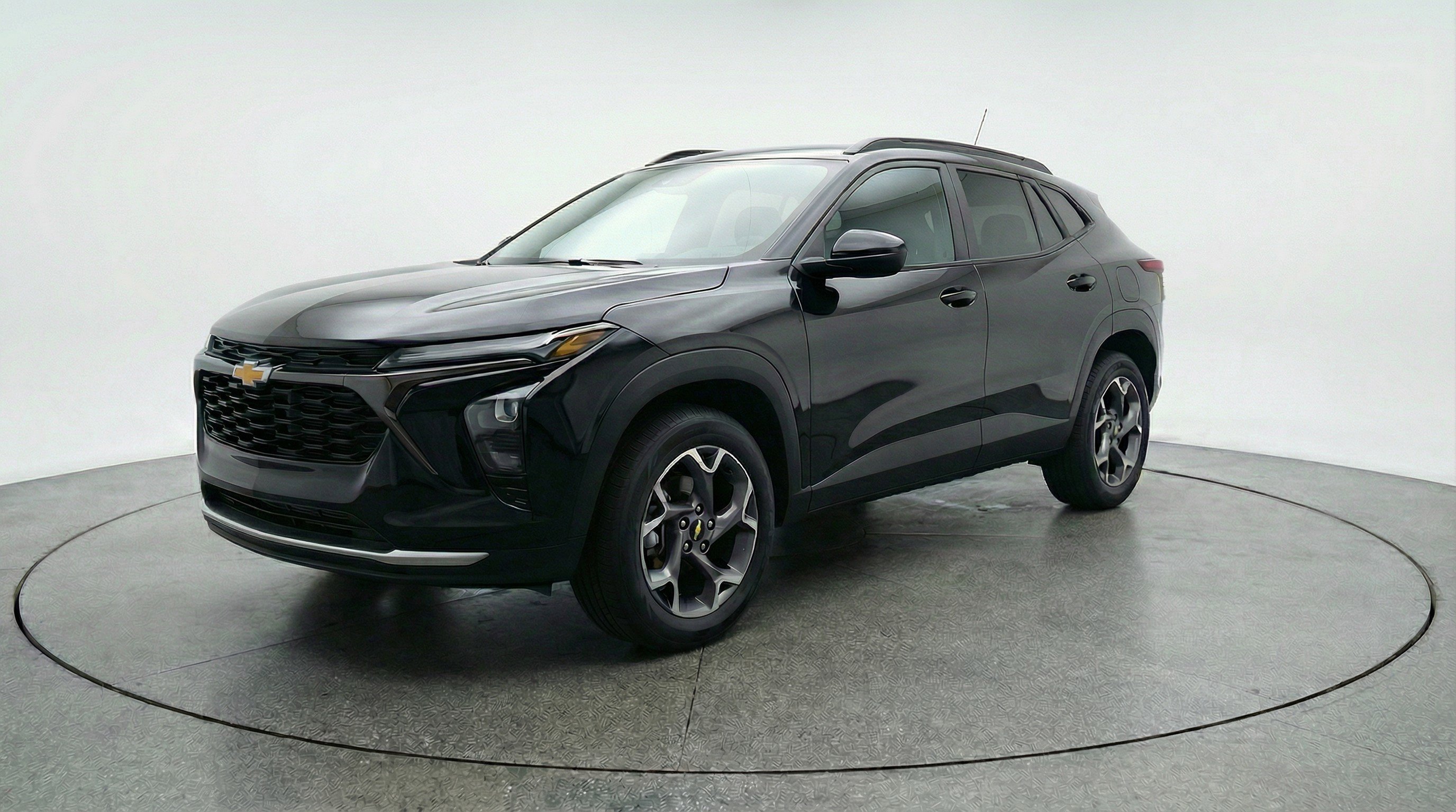 Used 2025 Chevrolet Trax LT FWD image 3