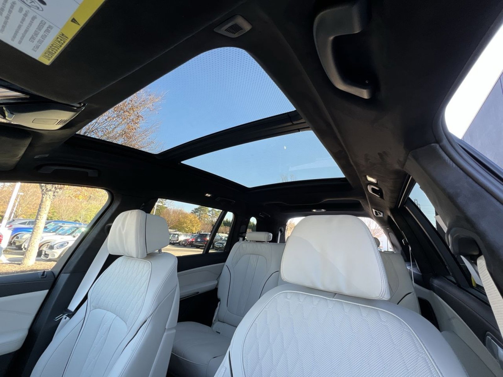 Used 2025 BMW X7 M60i image 21
