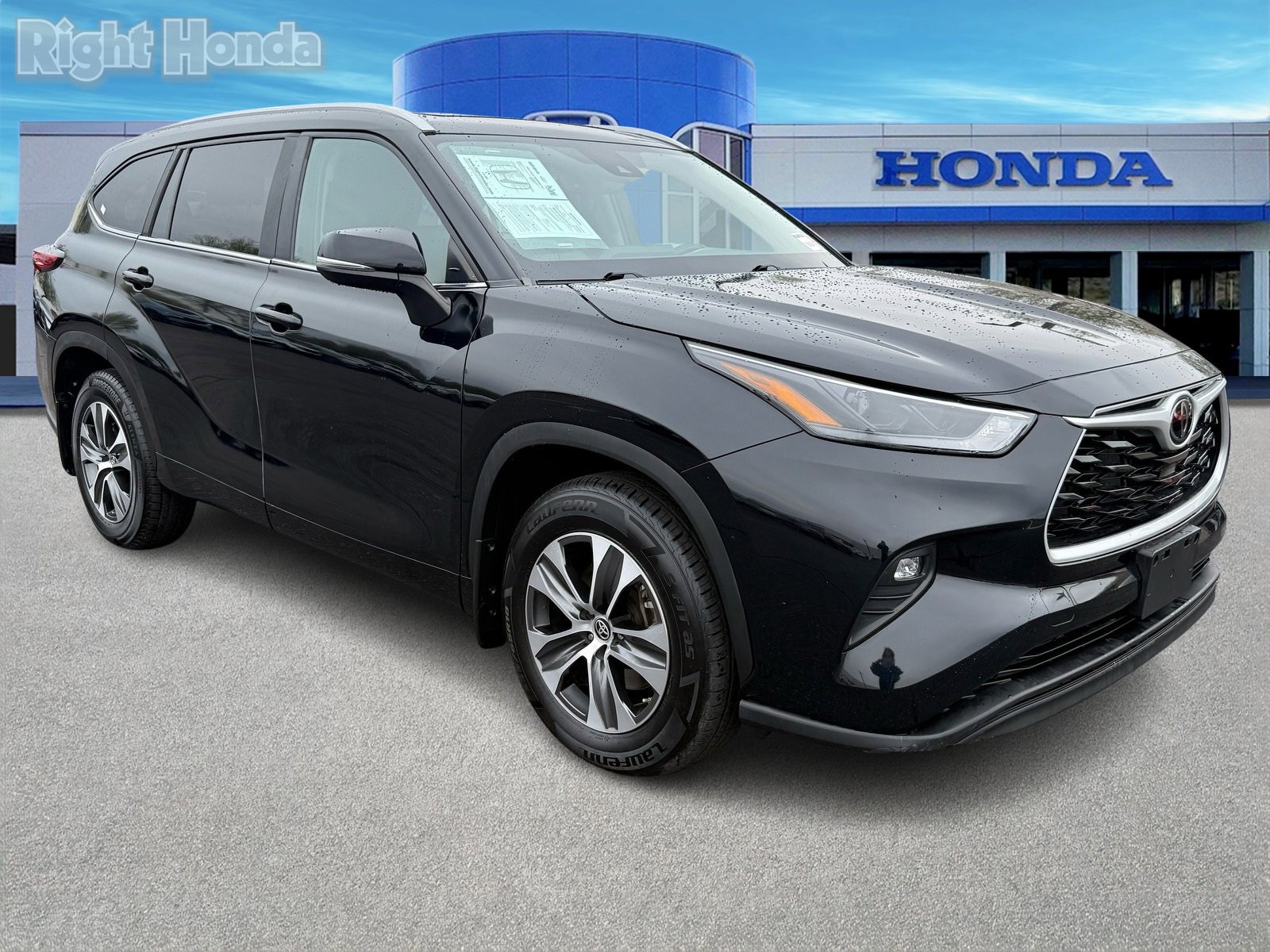 Used 2023 Toyota Highlander XLE image 9