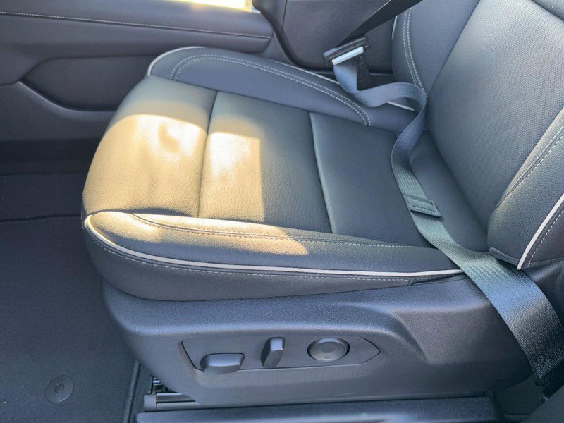 New 2026 Chevrolet Suburban Premier image 12
