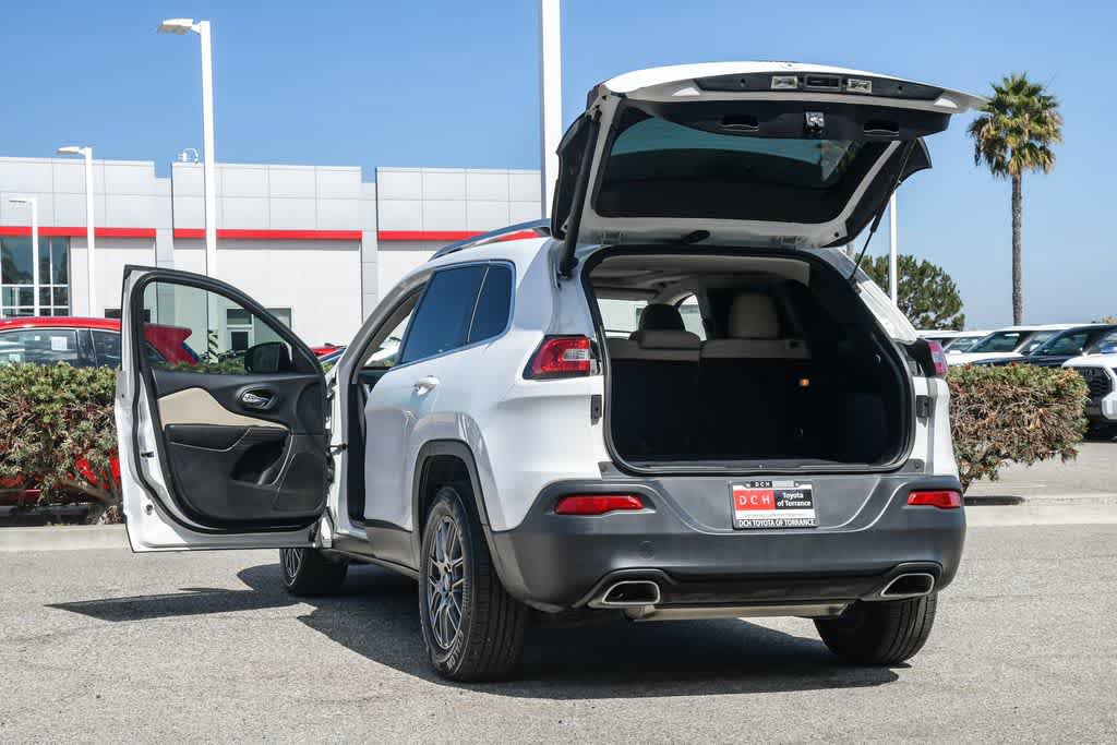 Used 2016 Jeep Cherokee Latitude w/ Comfort/Convenience Group FWD image 25
