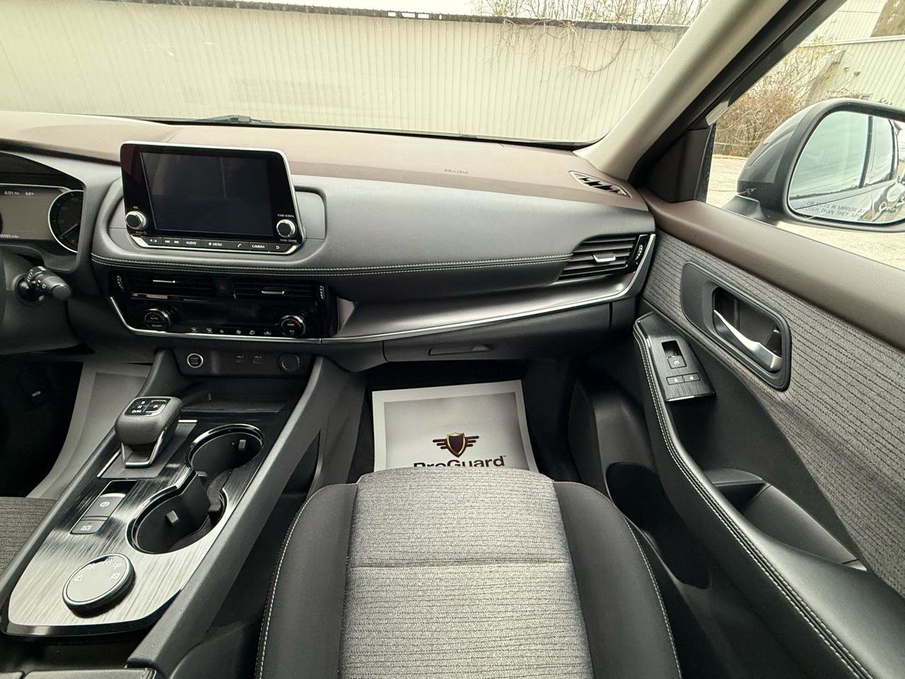 Used 2021 Nissan Rogue SV image 12