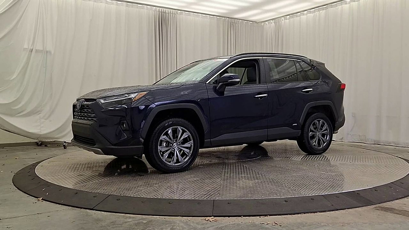 Certified 2022 Toyota RAV4 Limited AWD/4WD image 3