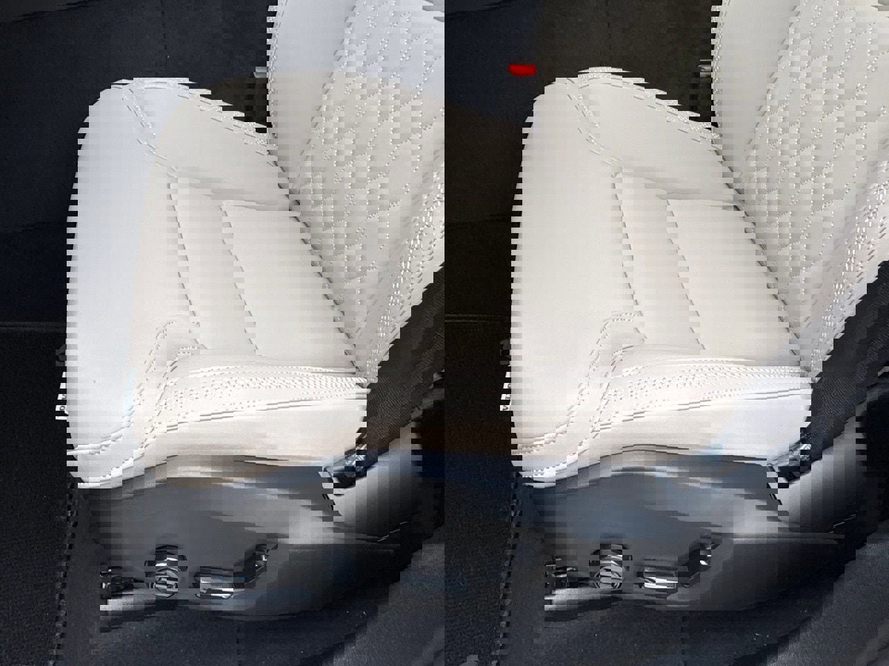 New 2026 Volvo XC60 B5 Plus w/ Protection Package Premier image 19