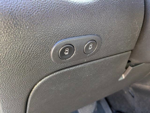 Used 2010 Chevrolet HHR LS image 16