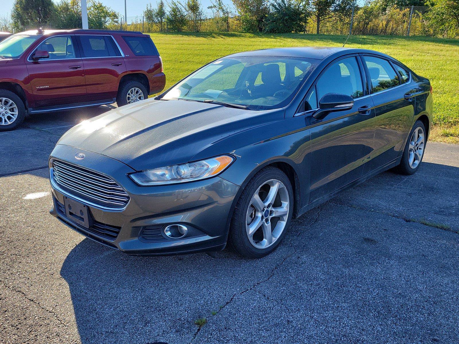 Used 2016 Ford Fusion SE FWD image 4