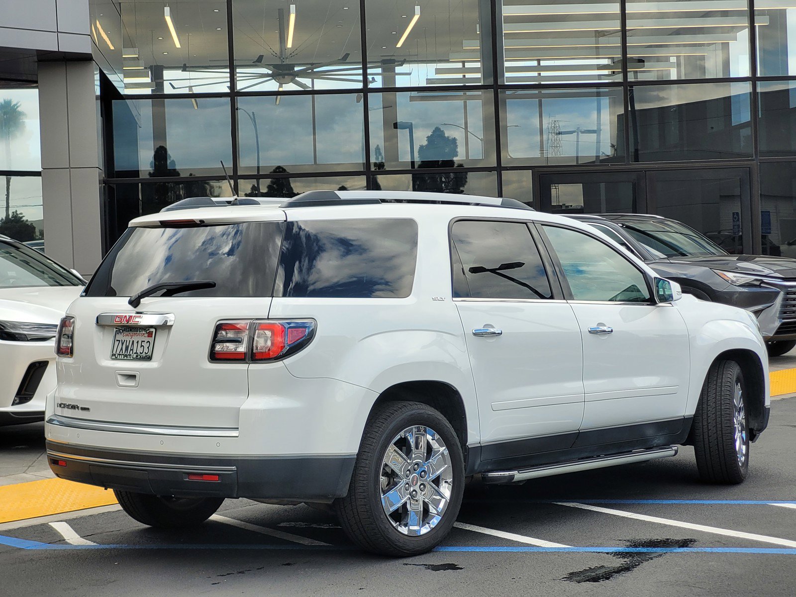 Used 2017 GMC Acadia Limited SLT image 4