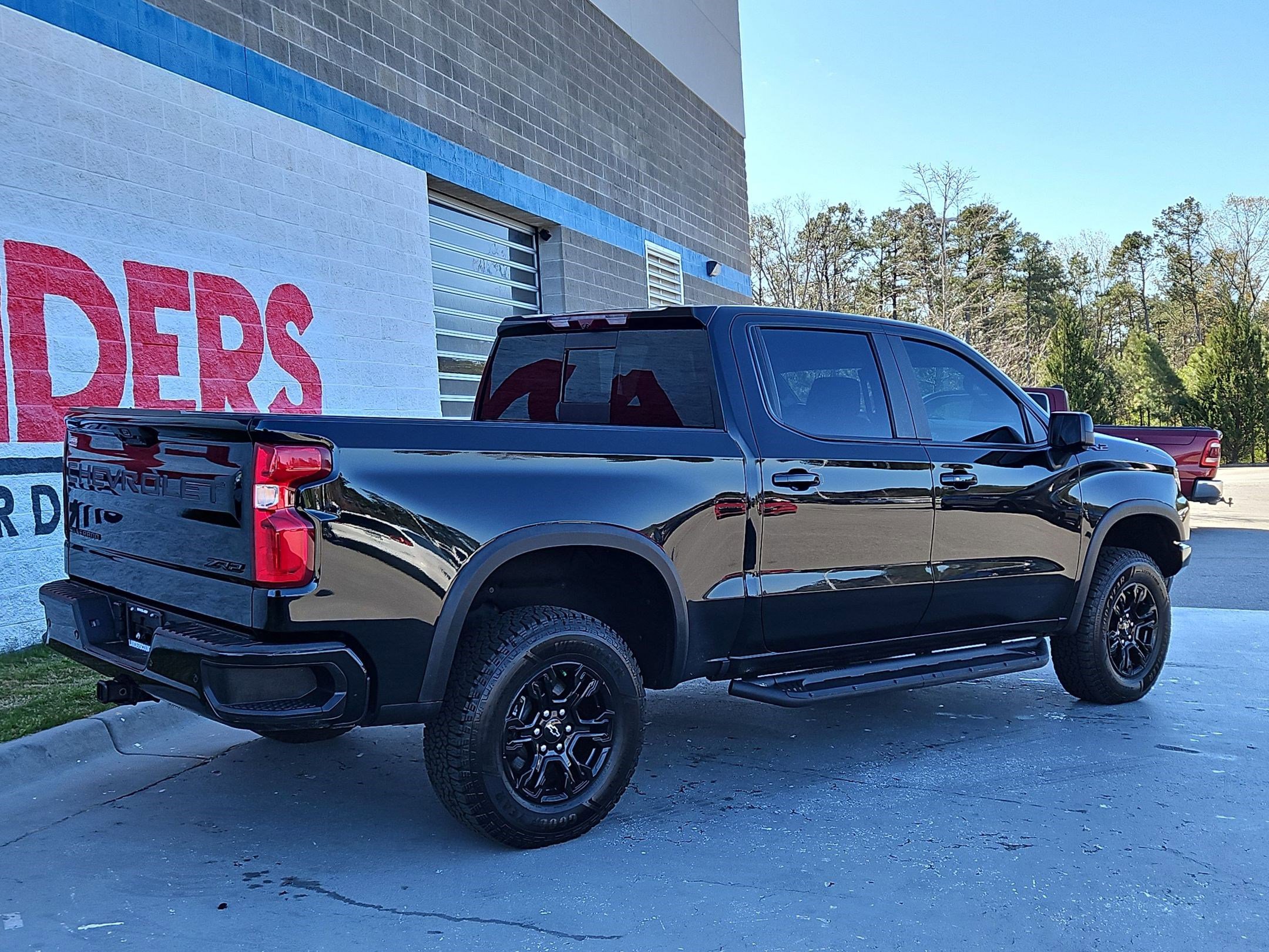 Used 2024 Chevrolet Silverado 1500 ZR2 w/ Technology Package image 7