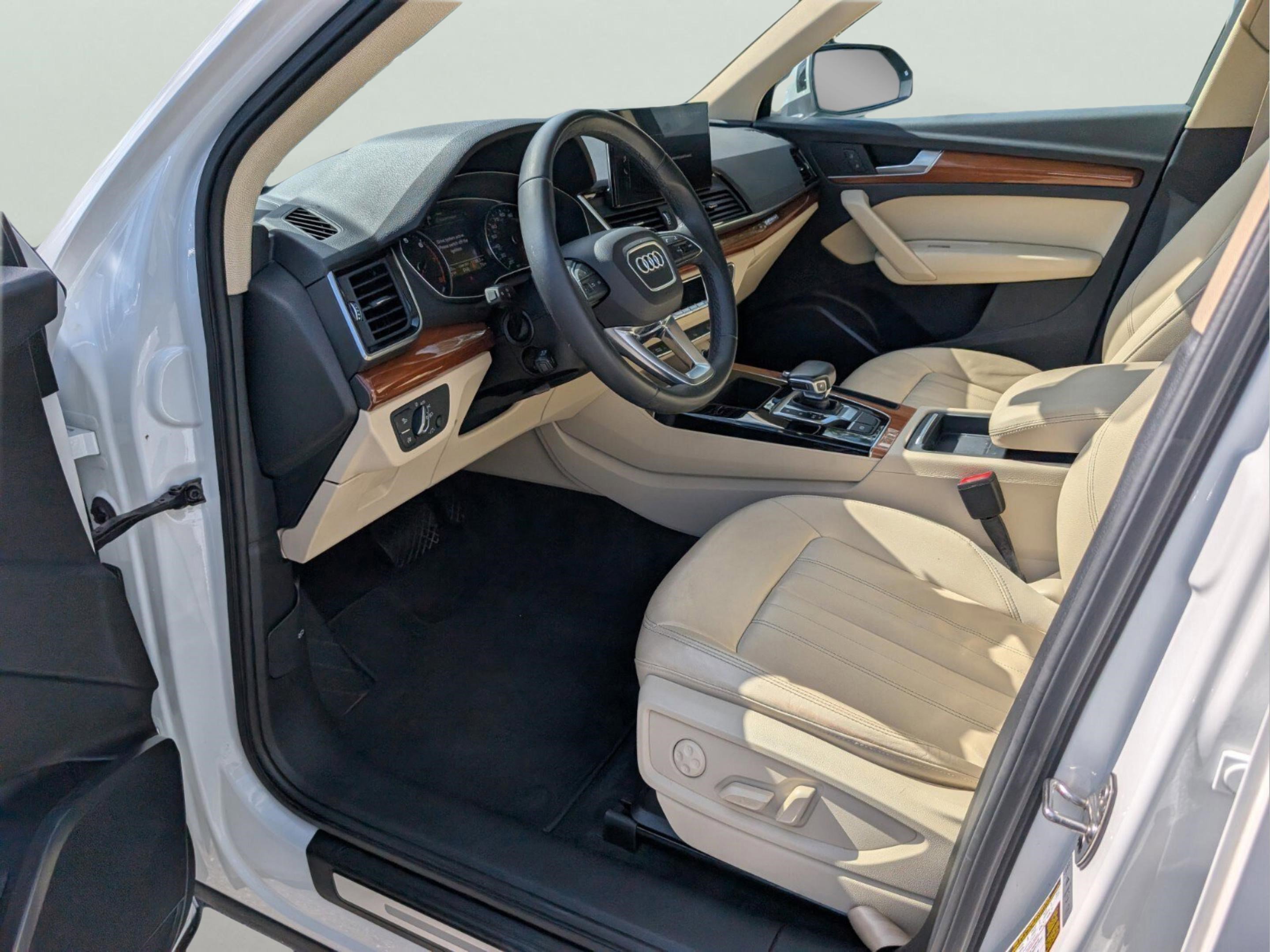 Used 2021 Audi Q5 Premium w/ Convenience Package image 10