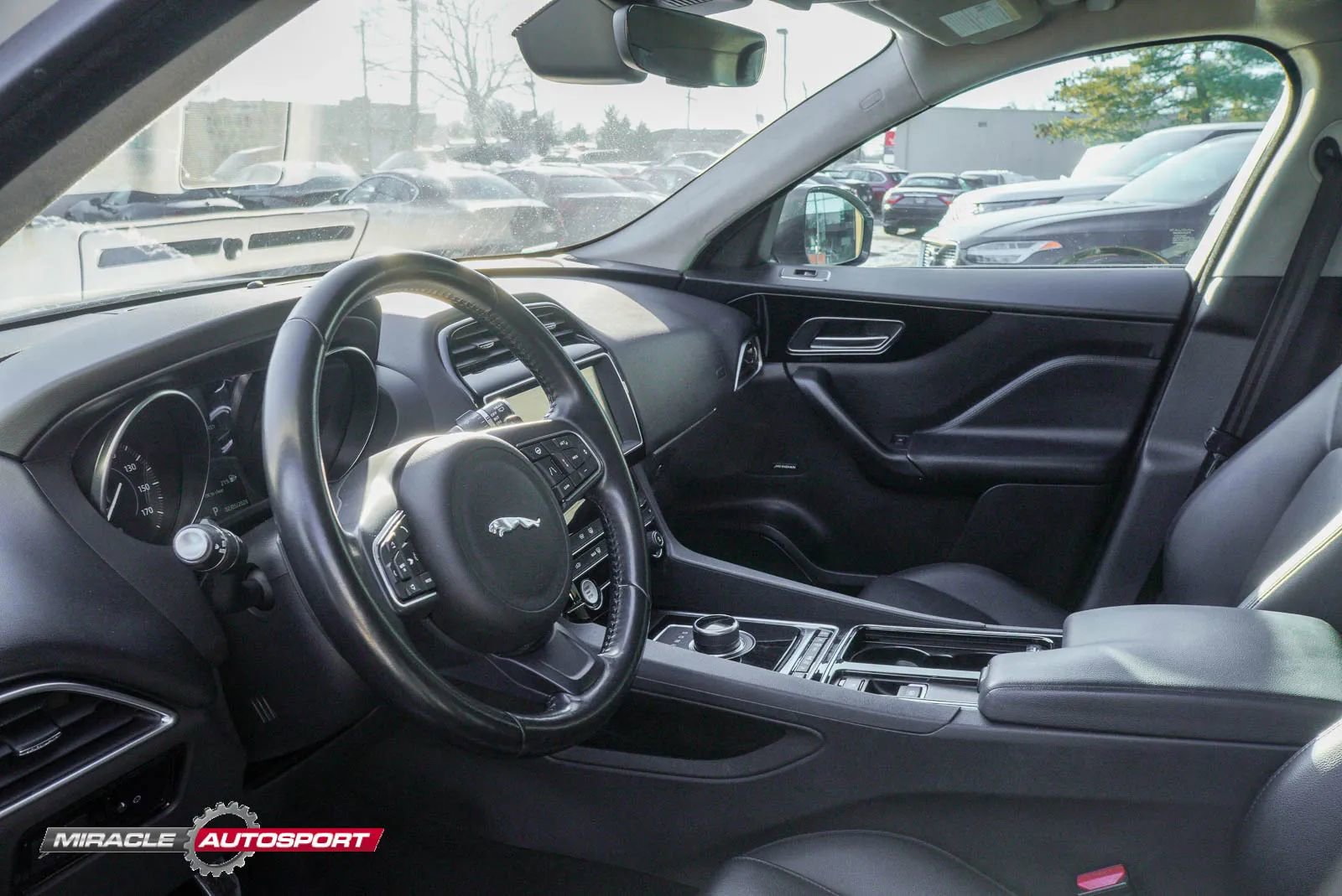 Used 2019 Jaguar F-PACE Premium image 21