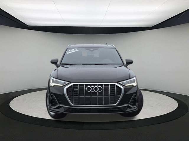Certified 2025 Audi Q3 2.0T Premium w/ Convenience Package AWD/4WD image 2
