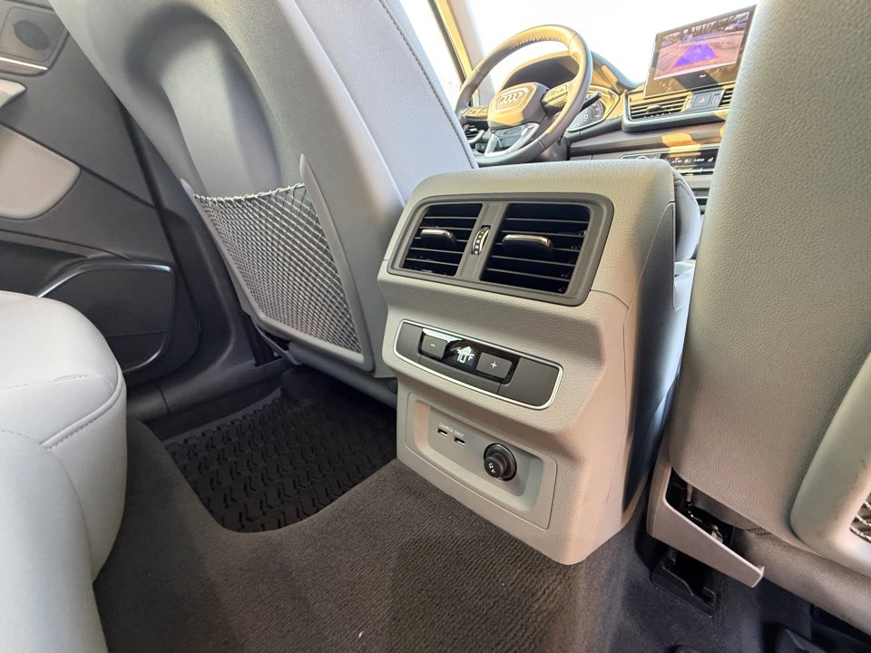 Used 2024 Audi Q5 e Premium w/ Convenience Package image 29