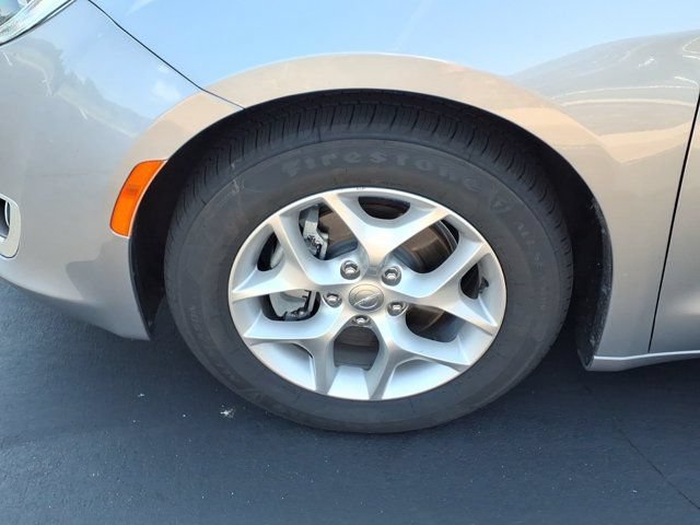Used 2019 Chrysler Pacifica Limited FWD image 71