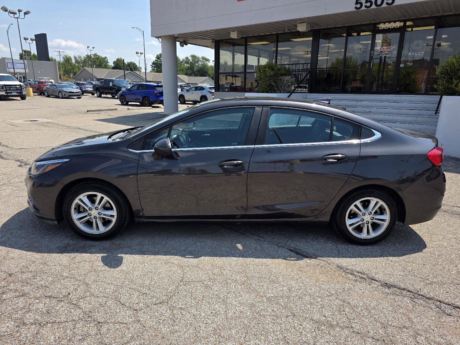 Used 2017 Chevrolet Cruze LT w/ Convenience Package FWD image 8