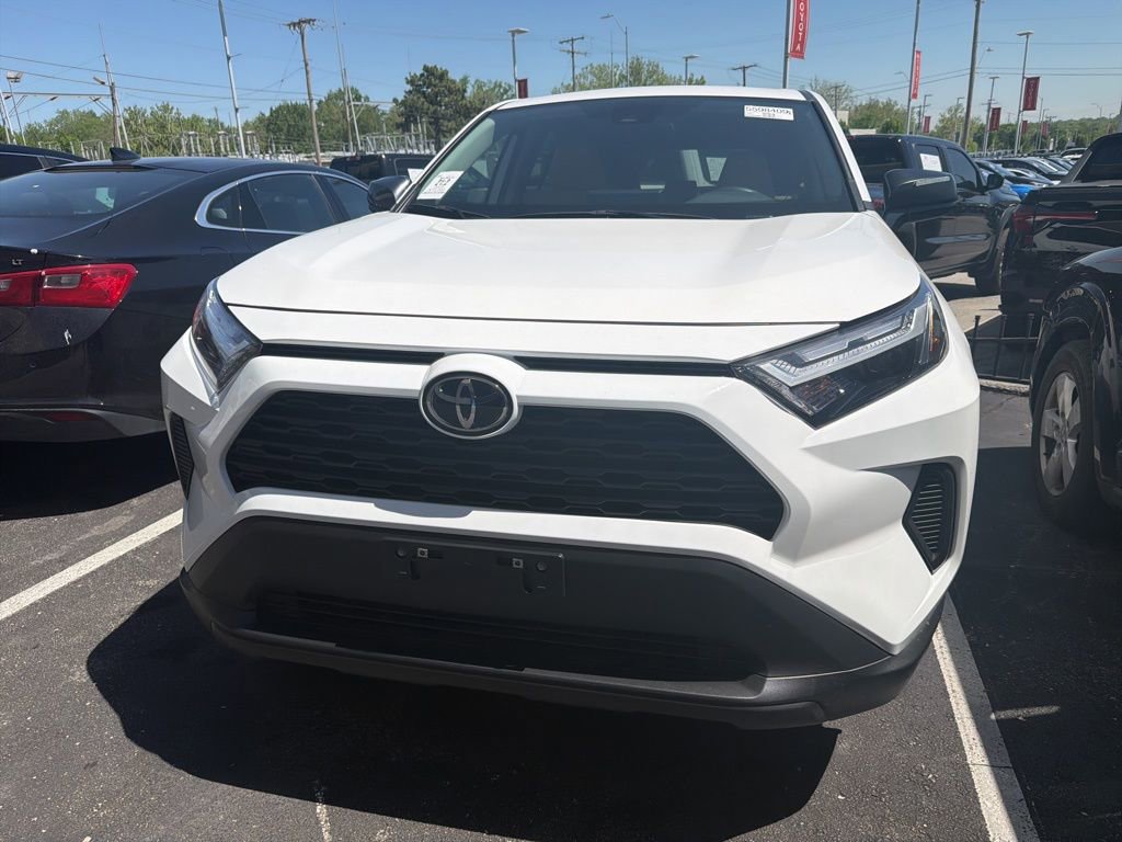 Used 2025 Toyota RAV4 LE AWD/4WD image 2