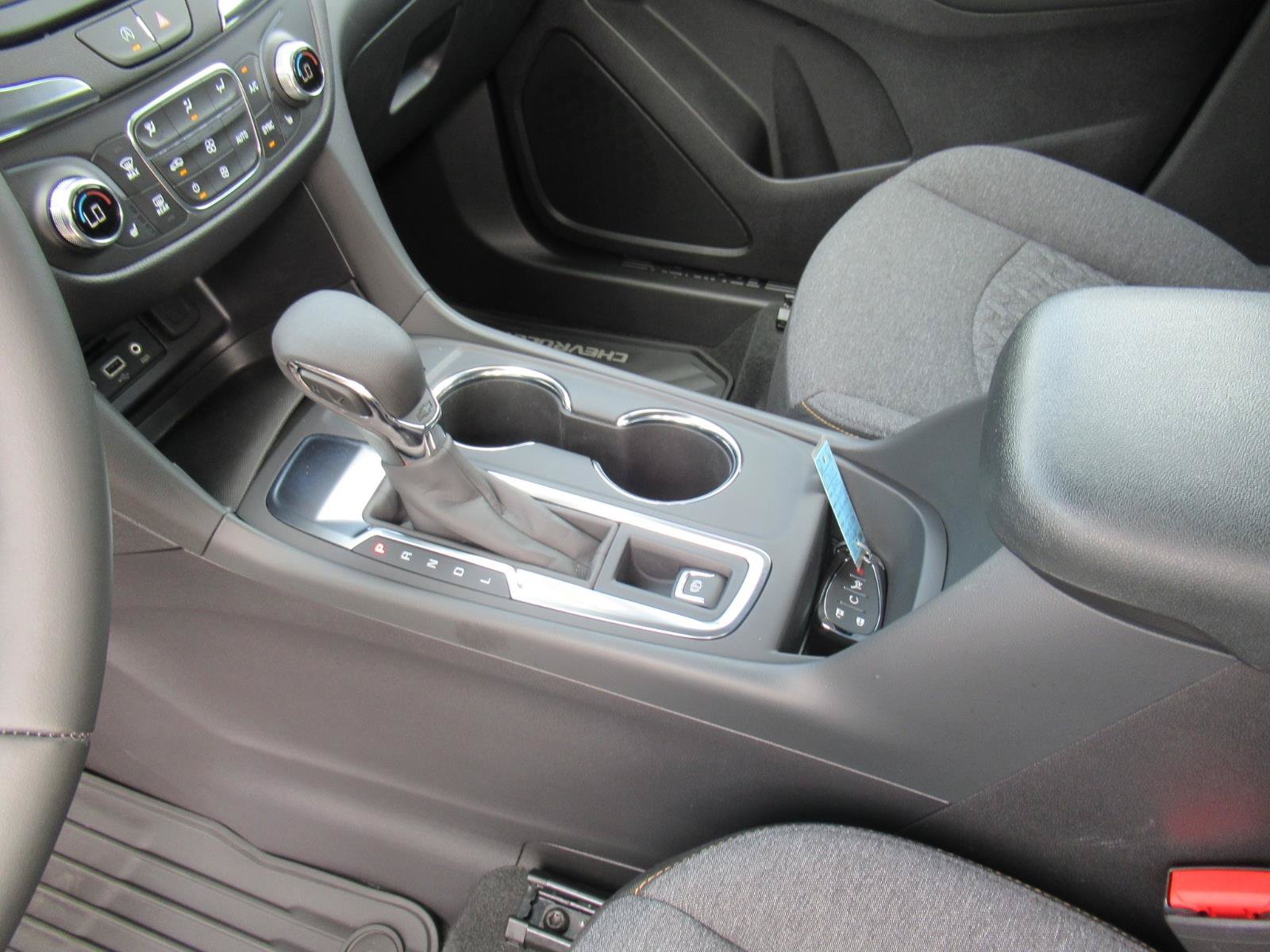Used 2024 Chevrolet Equinox LT FWD image 19