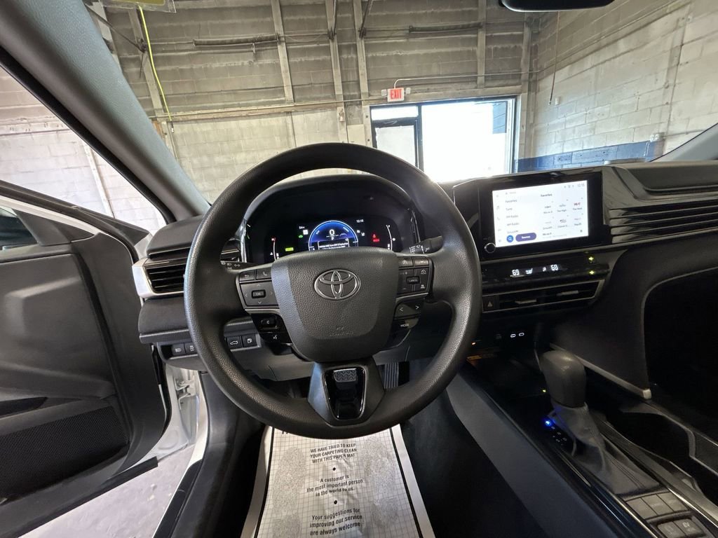 Used 2025 Toyota Camry LE image 14