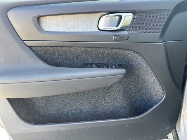 Certified 2025 Volvo XC40 B5 Core image 16