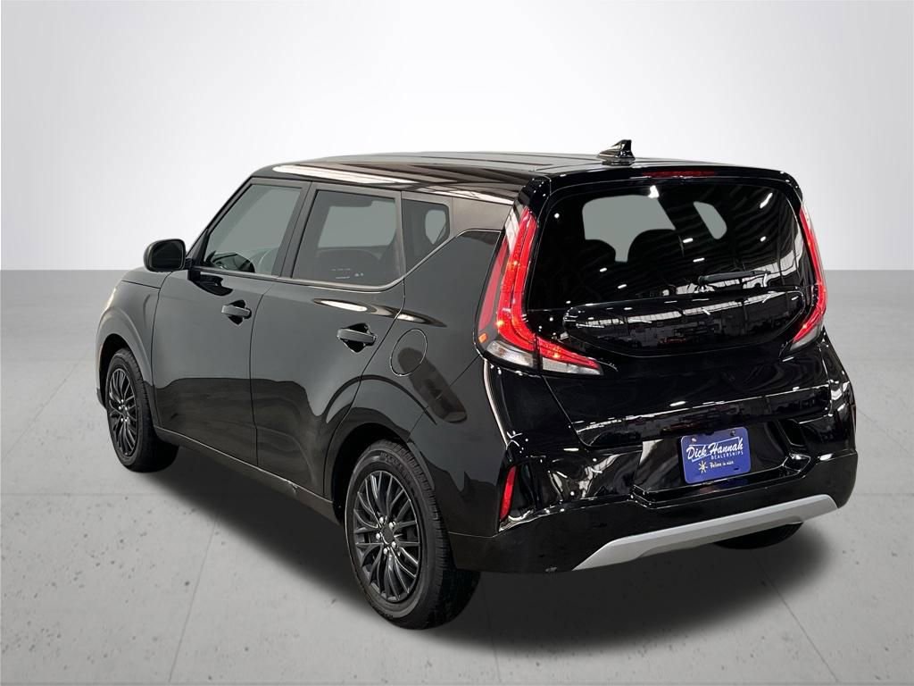 Used 2023 Kia Soul LX image 13