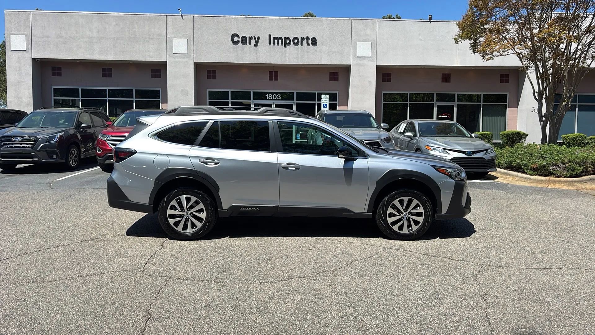 Used 2023 Subaru Outback Premium image 4