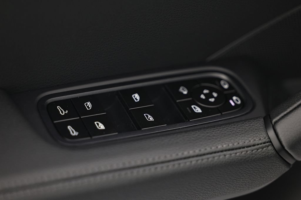 New 2026 Porsche Cayenne Coupe AWD/4WD image 13