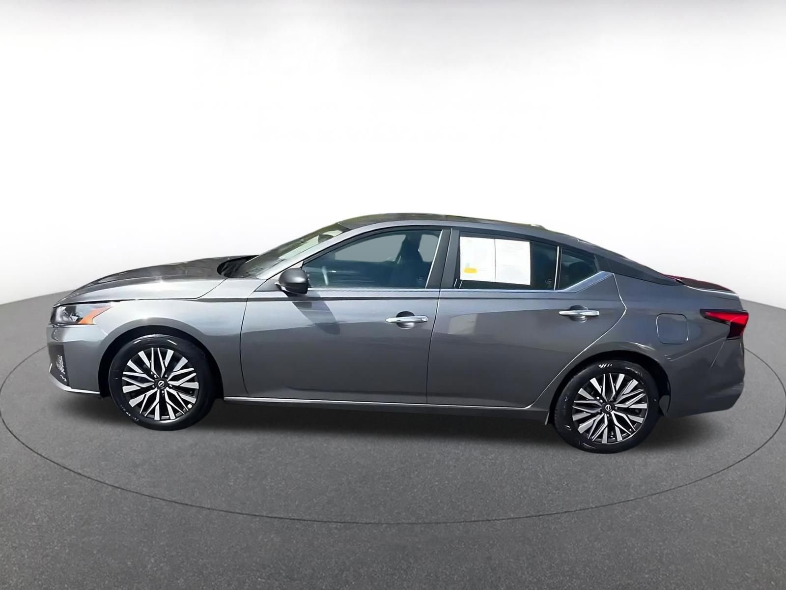 Used 2025 Nissan Altima 2.5 SV image 9