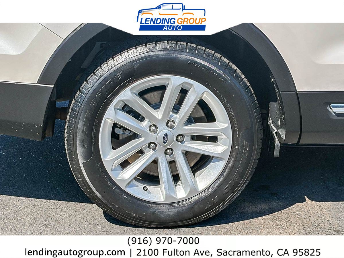 Used 2017 Ford Explorer XLT w/ Equipment Group 202A FWD image 10