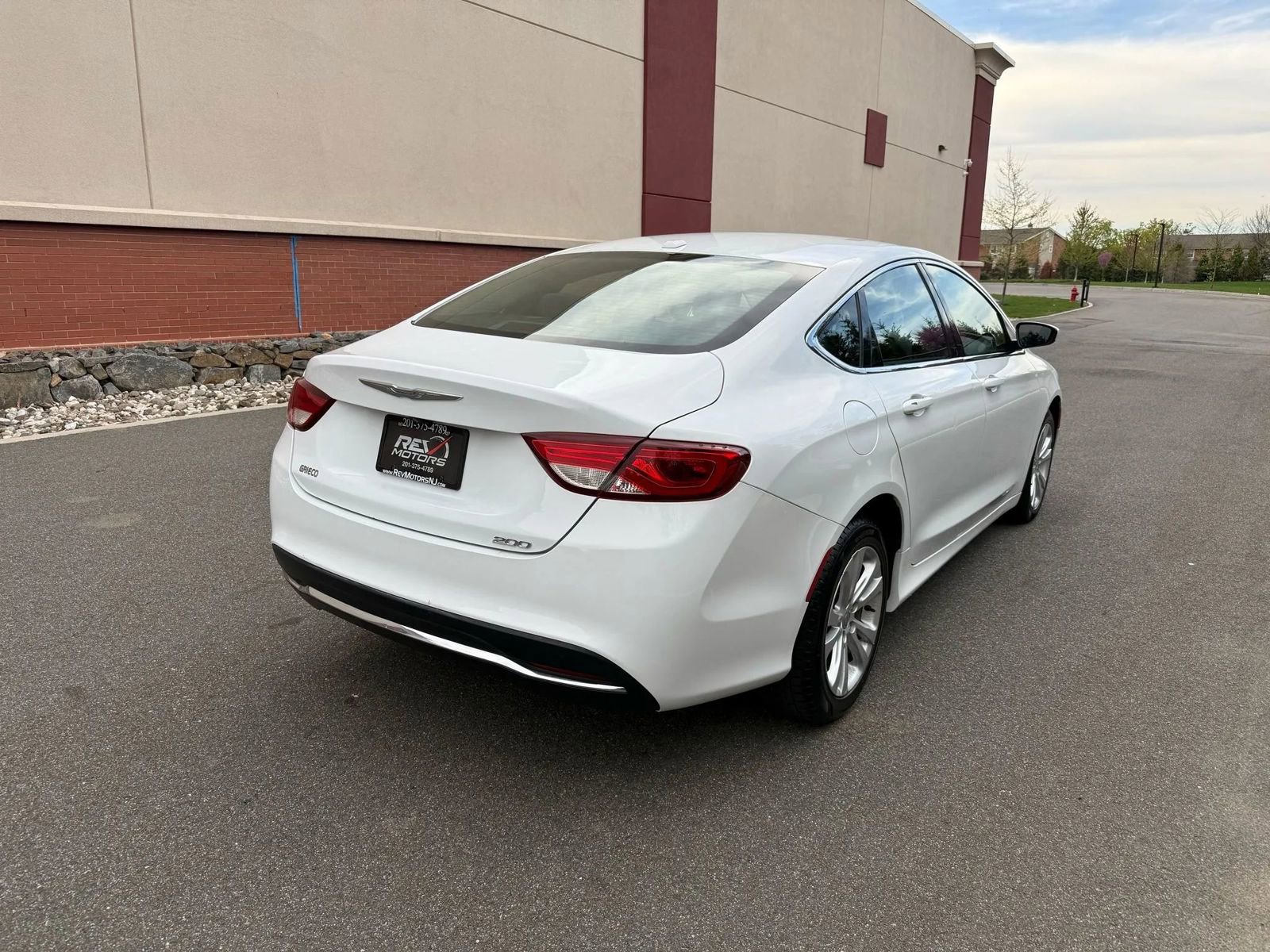 Used 2015 Chrysler 200 Limited w/ Convenience Group image 6