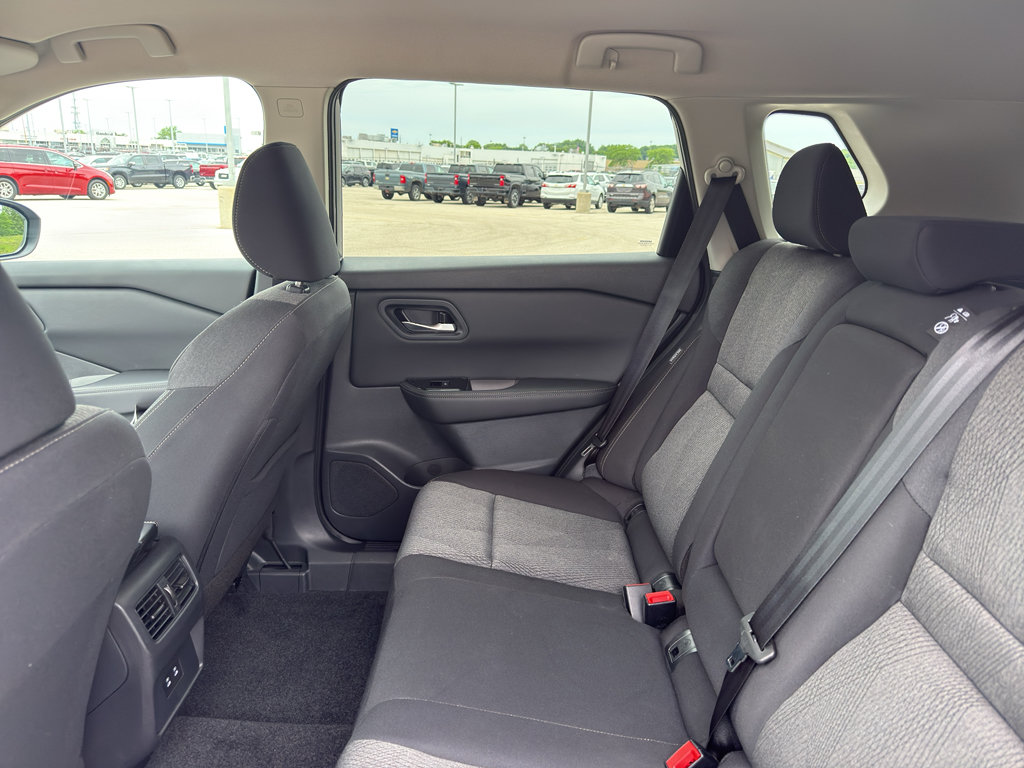 Used 2026 Nissan Rogue SV w/ Cold Weather Package AWD/4WD image 32