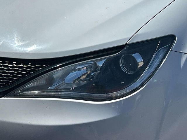 Used 2020 Chrysler Pacifica Touring w/ S Appearance Package FWD image 9