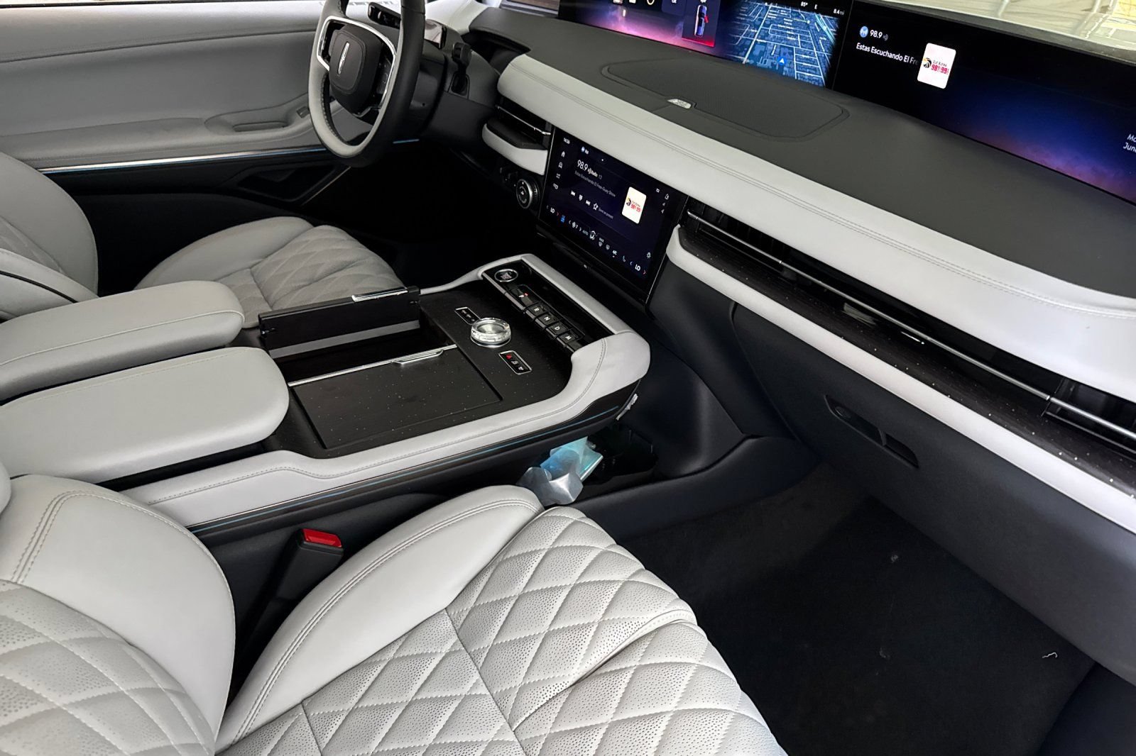 New 2026 Lincoln Navigator L Black Label AWD/4WD image 12