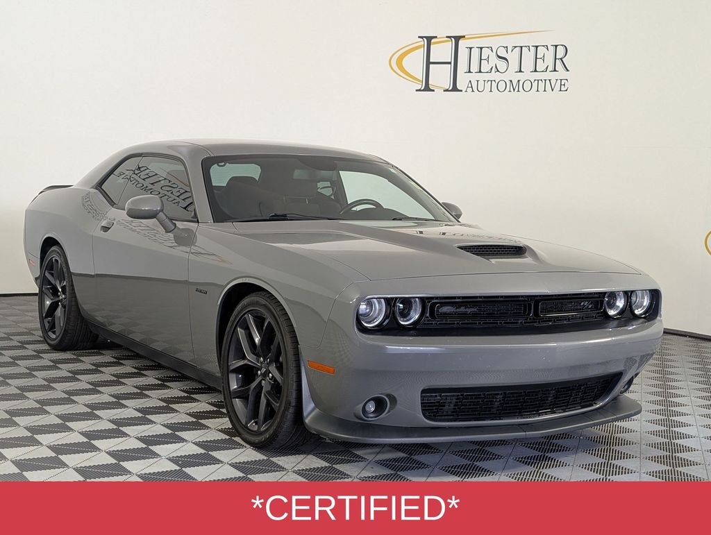 Used 2019 Dodge Challenger R/T w/ Blacktop Package RWD image 2