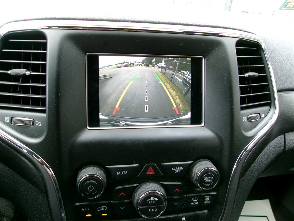 Used 2018 Jeep Grand Cherokee Laredo image 18